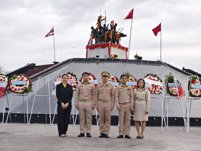 พิธีวางพวงมาลาสักการะดวงวิญญาณวีรชน ในงาน “สดุดีวีรชนค่ายบางระจัน” ประจำปีงบประมาณ พ.ศ. 2568