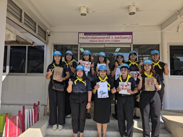 ดร.พรปวีณ์ คงนันทิพัฒน์ ศึกษาธิการจังหวัดสิงห์บุรี พร้อมด้วยบุคลากรสำนักงานศึกษาธิการจังหวัดสิงห์บุรี ร่วมบริจาคโลหิต ณ ภาคบริการโลหิตแห่งชาติที่ 2 จังหวัดลพบุรี เพื่อช่วยเหลือพี่น้องประชาชนในพื้นที่ชายแดนไทย–กัมพูชา