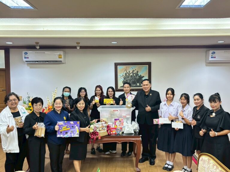 เข้าเยี่ยมคารวะ นายวราดิศร อ่อนนุช ผู้ว่าราชการจังหวัดสิงห์บุรี นางสาววีรวรรณ จันทนเสวี รองผู้ว่าราชการจังหวัดสิงห์บุรี เนื่องในโอกาสเทศกาลปีใหม่ 2569 ณ ศาลาจังหวัดสิงห์บุรี อำเภอเมือง จังหวัดสิงห์บุรี
