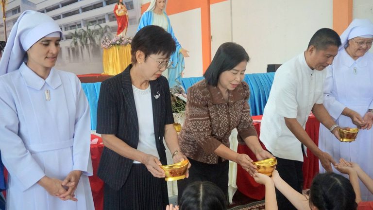 ศธจ.สิงห์บุรี เข้าร่วมวจนพิธีกรรม “ฉลองแม่พระบังเกิด” พร้อมร่วมให้กำลังใจผู้บริหาร คณะครู และนักเรียน โรงเรียนพระกุมารเยซู สิงห์บุรี